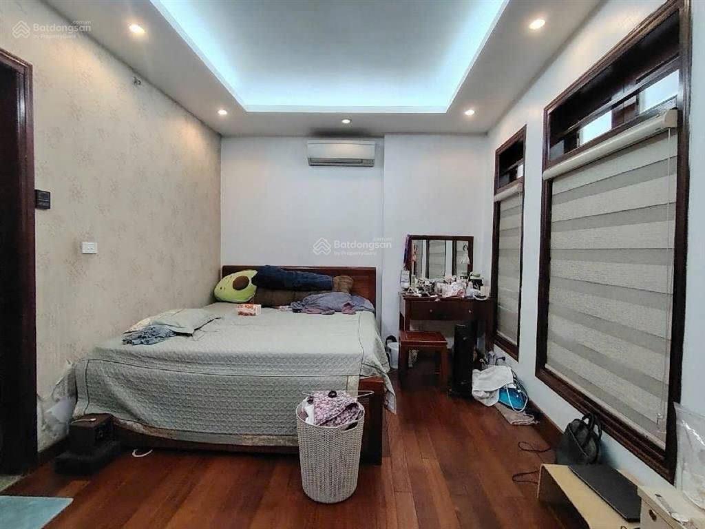 15.5 tỷ sở hữu nhà 42 m 5 tầng ô tô vào nhà tt nguyễn văn cừ