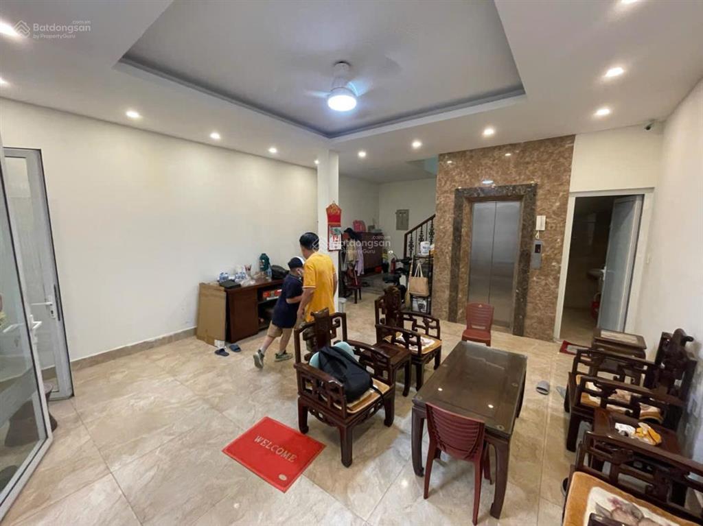 53 m 5 tầng mt 5,9 m . nguyễn văn cừ , bồ đề . thang máy , ô tô vào nhà