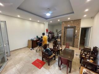 53 m 5 tầng mt 5,9 m . nguyễn văn cừ , bồ đề . thang máy , ô tô vào nhà
