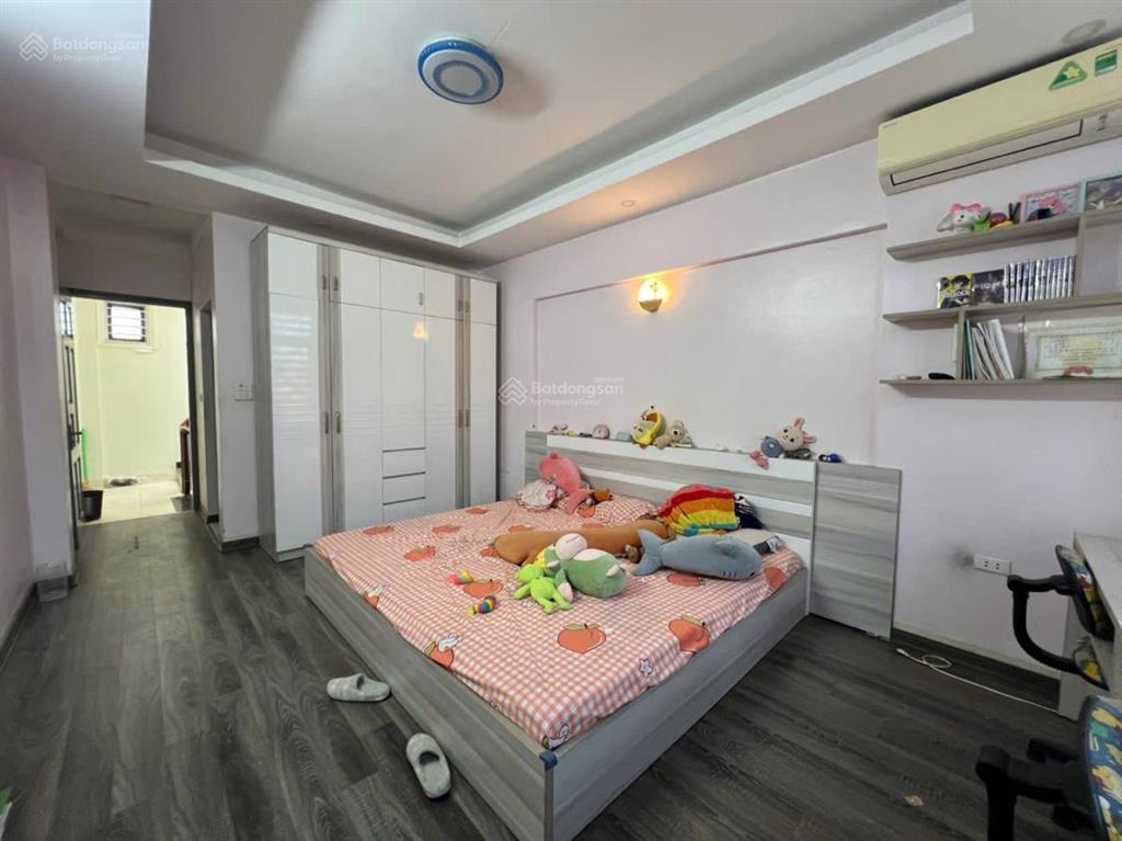 35 m 5 tầng mt 3,5 m p. bồ đề 12,5 tỷ. ô tô vào nhà