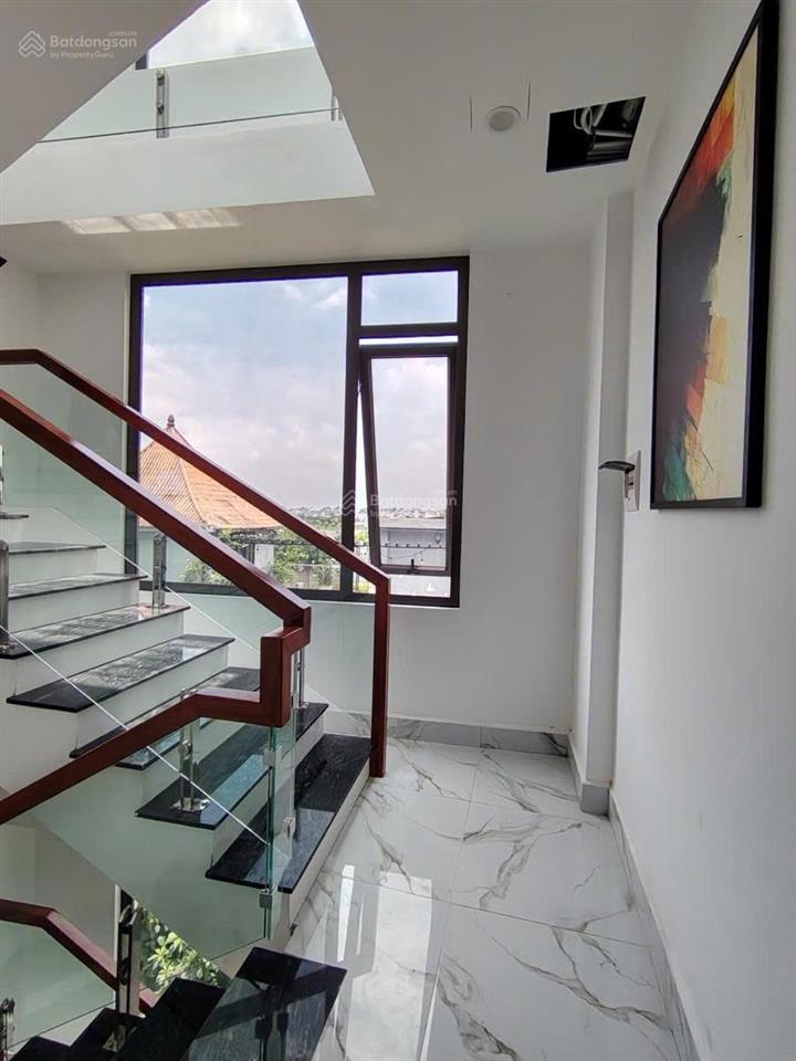12,9 tỷ có nhà phố ngọc lâm, ô tô dùng đỗ ngày đêm trước nhà