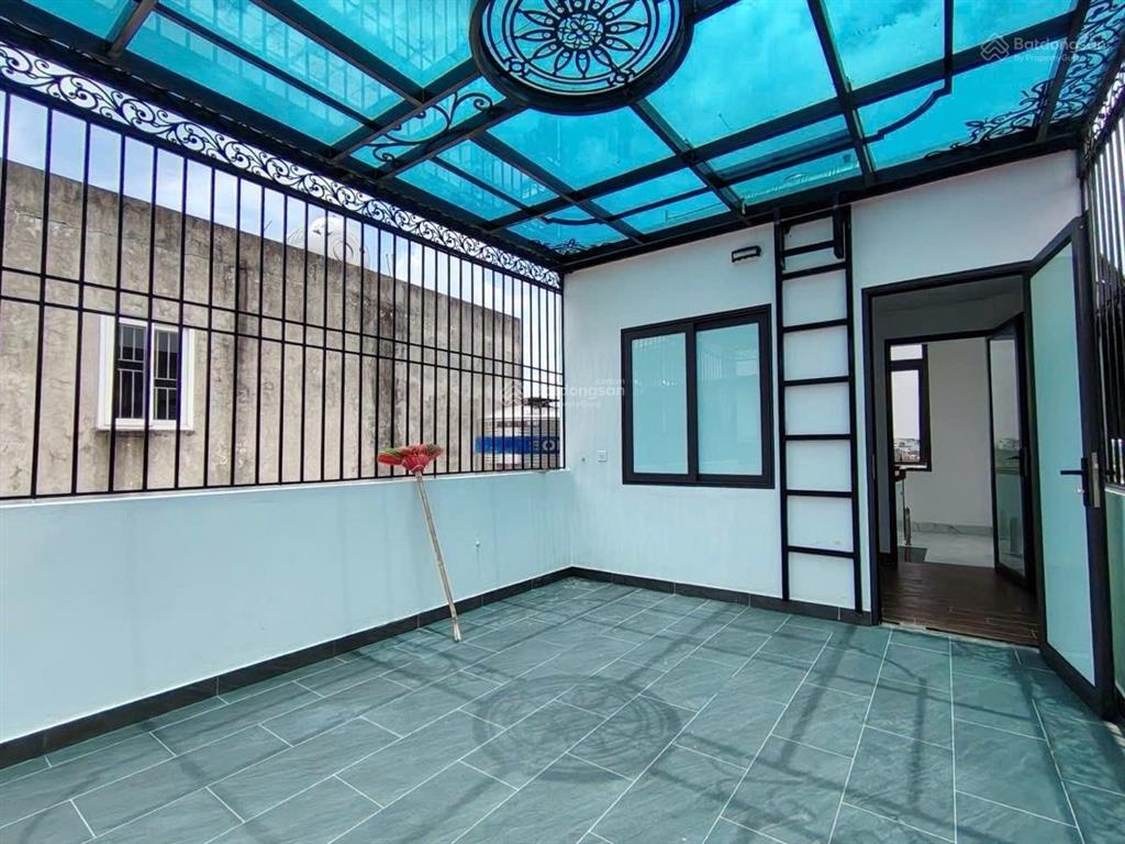 12,9 tỷ có nhà phố ngọc lâm, ô tô dùng đỗ ngày đêm trước nhà