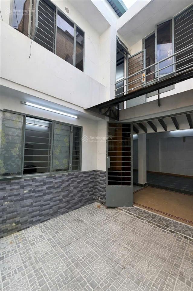 Bán nhà giá rẻ 56 mét đường văn cao tân phú chỉ 4.5 tỷ