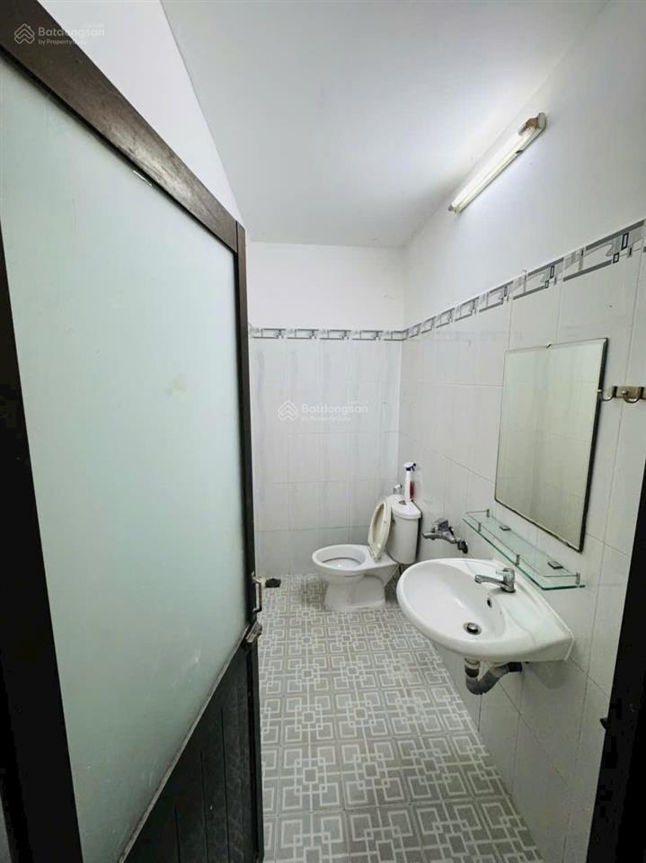 Bán nhà giá rẻ 56 mét đường văn cao tân phú chỉ 4.5 tỷ