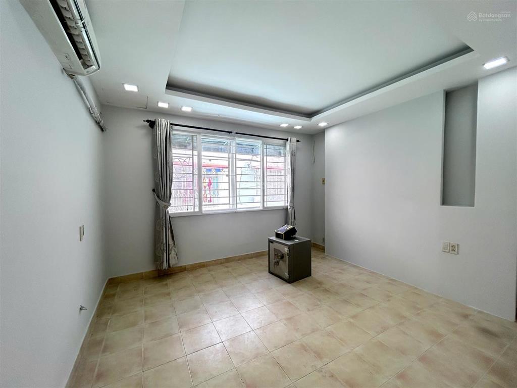 Bán căn hộ chung cư 242244 phan văn khỏe p5, q6. dt 62m², 2 phòng, 1wc, sổ hồng. giá 2,2 tỷ