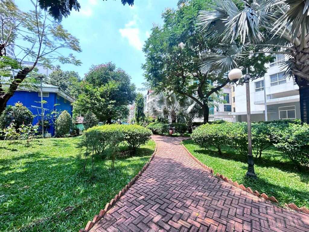 Cần bán chung cư 52 phạm hùng quận 8, diện tích 49 m2, 2 phòng ngủ, 1wc, giá bán 2.8 tỷ