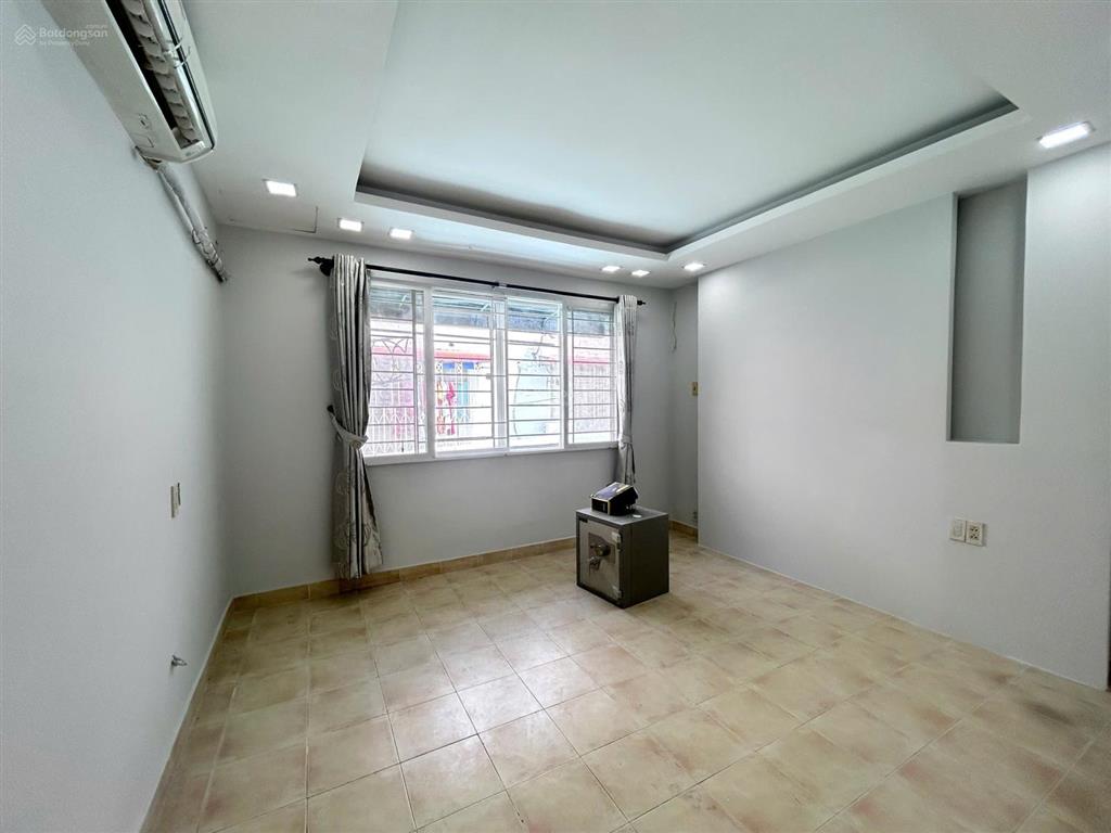Cần bán chung cư 52 phạm hùng quận 8, diện tích 49 m2, 2 phòng ngủ, 1wc, giá bán 2.8 tỷ
