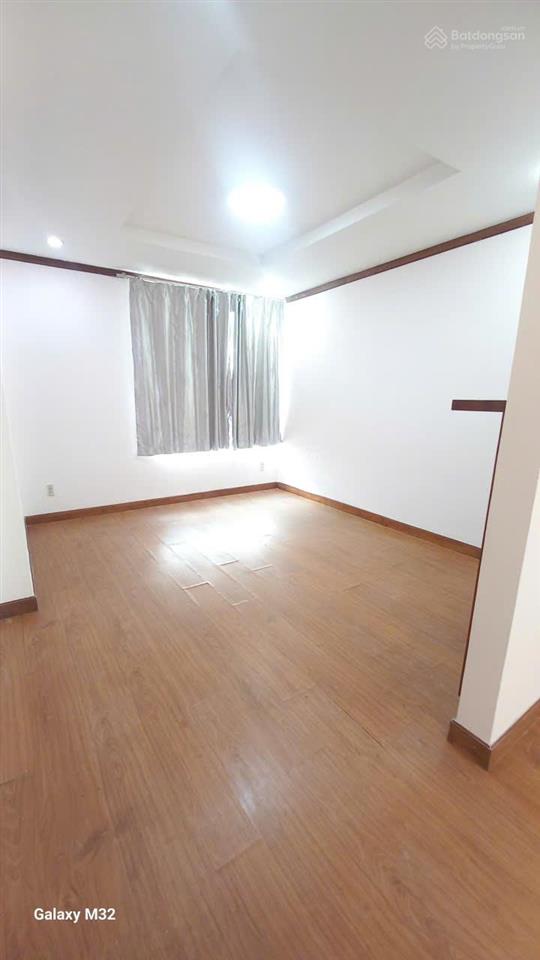 Cần cho thuê căn hộ giai việt, 150m, 3pn 2wc, view hồ bơi, có rèm cửa, bàn ăn, giá 15,5tr/th