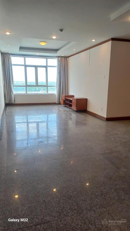 Cần cho thuê căn hộ giai việt, 150m, 3pn 2wc, view hồ bơi, có rèm cửa, bàn ăn, giá 15,5tr/th