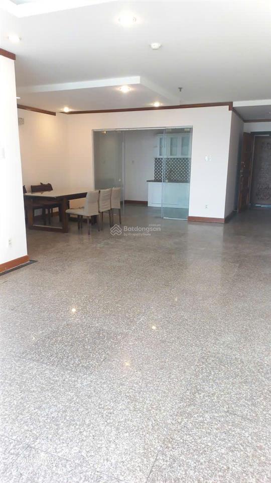 Cần cho thuê căn hộ giai việt, 150m, 3pn 2wc, view hồ bơi, có rèm cửa, bàn ăn, giá 15,5tr/th