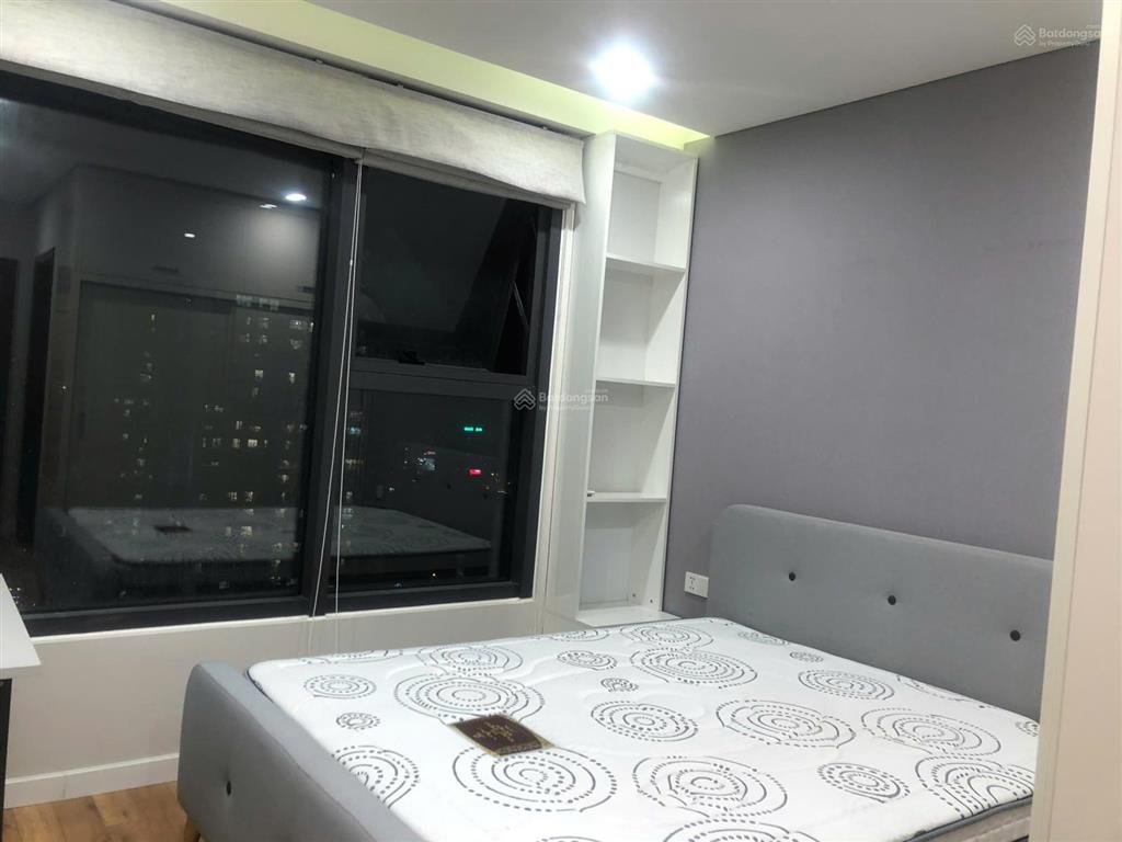 Chuyển lên 3pn cần bán gấp căn hộ 2pn tầng 20 ban công đông nam full nội thất sổ sẵn giao dịch
