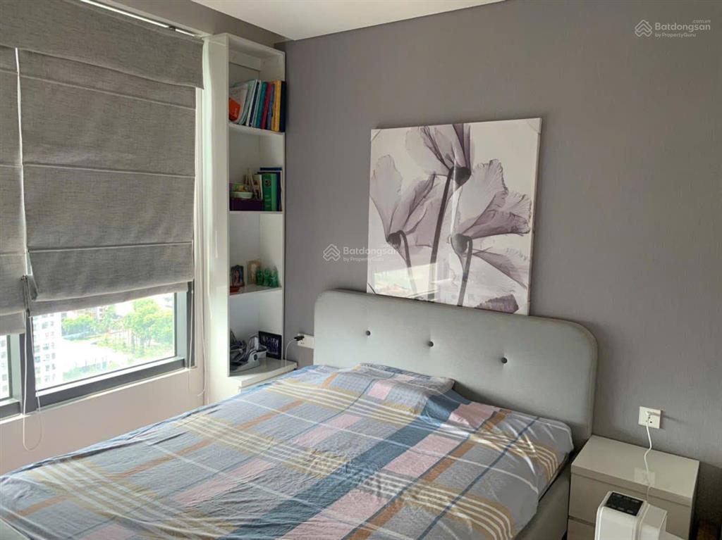 Chuyển lên 3pn cần bán gấp căn hộ 2pn tầng 20 ban công đông nam full nội thất sổ sẵn giao dịch