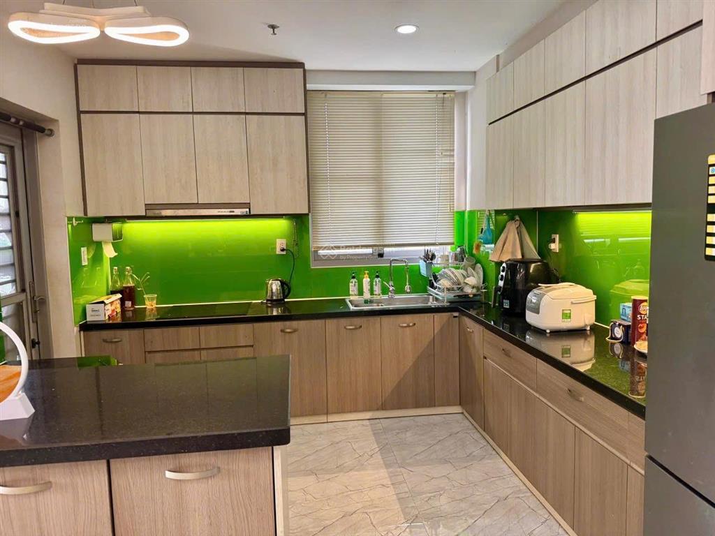 Giá tốt đầu tư cần bán gấp căn hộ diện tích lớn 3 pn view sân gofl green valley tầng cao sổ hồng