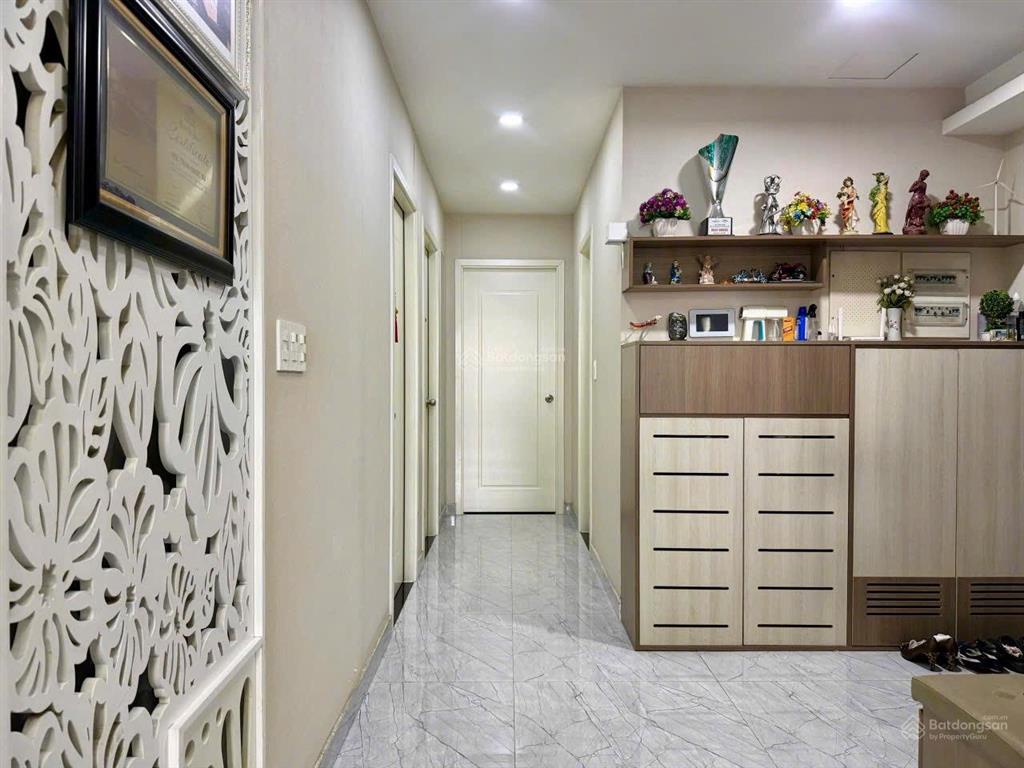 Giá tốt đầu tư cần bán gấp căn hộ diện tích lớn 3 pn view sân gofl green valley tầng cao sổ hồng