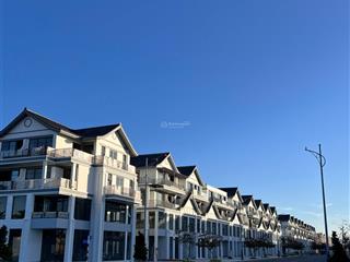 Gia đình cần bán biệt thự 3pn, 4wc, 120m2, 5,7 tỷ tại caraworld cam ranh