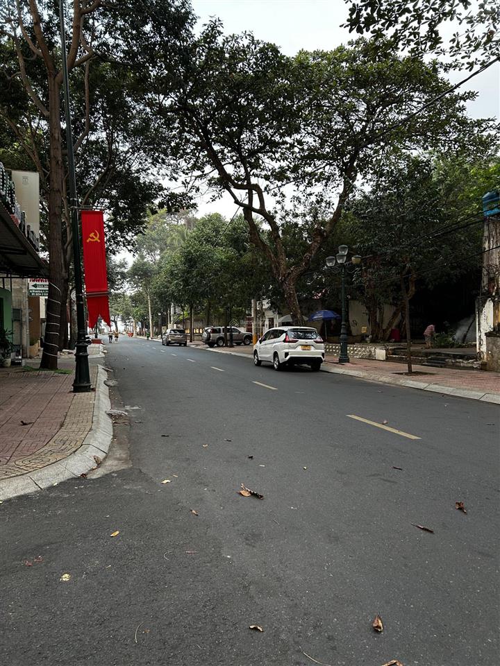 Bán nhà mặt tiền gần biển đường nguyễn du