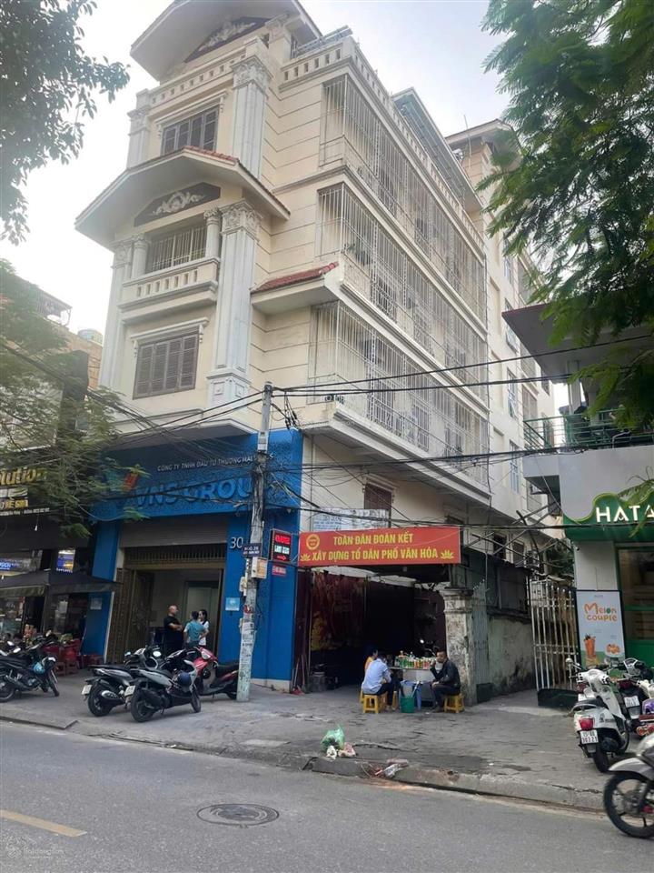Cho thuê tòa nhà lô góc duy nhất phố lương khánh thiện có hầm để xe  thang máy và pccc