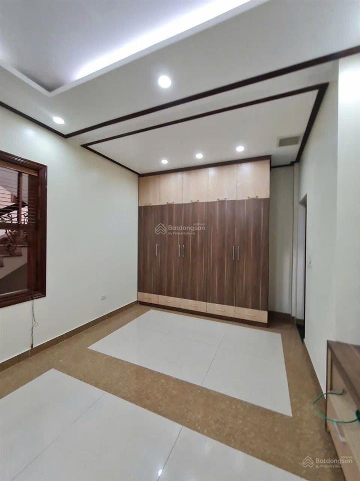 Cho thuê tòa nhà lô góc duy nhất phố lương khánh thiện có hầm để xe  thang máy và pccc