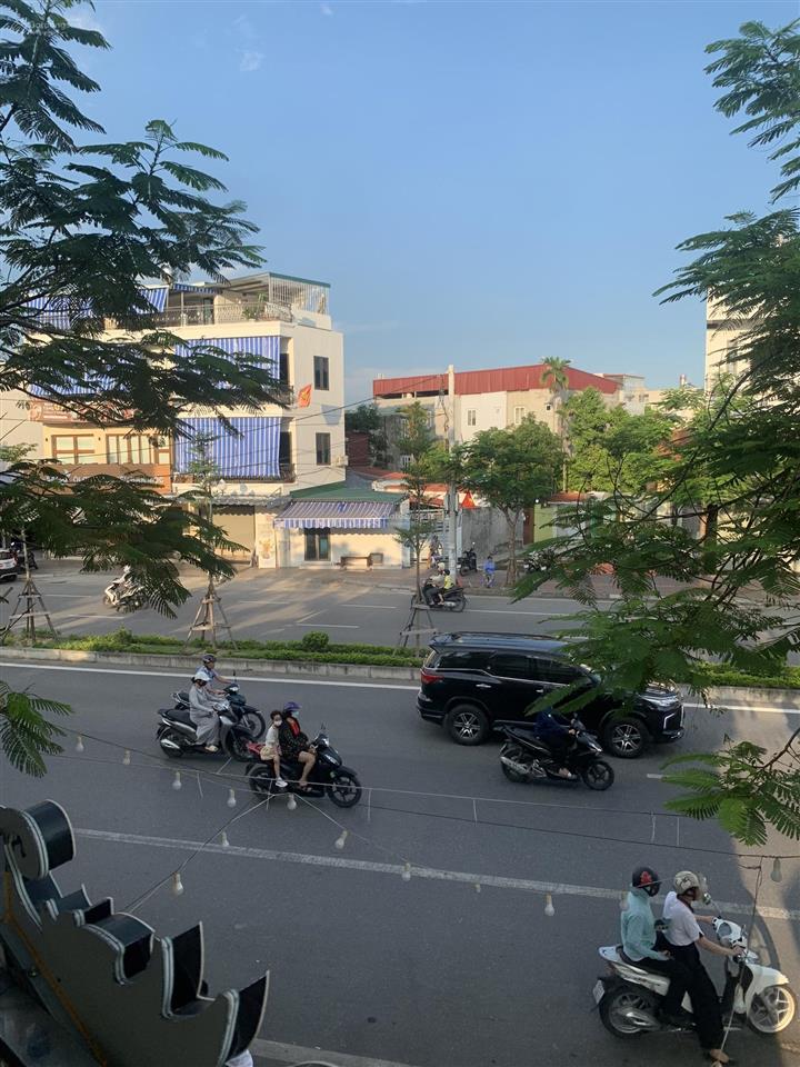 Cho thuê tòa nhà lô góc mặt tiền 22m đắc địa mặt đường hồ sen, nhận diện thương hiệu vượt trội