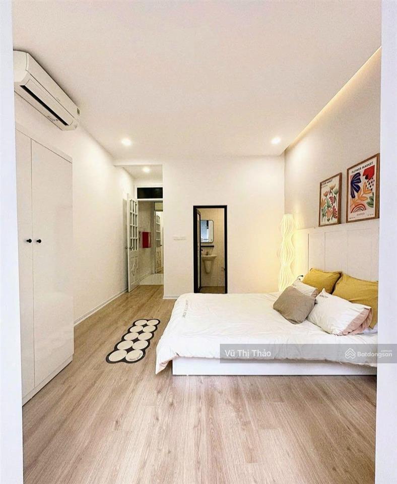 Chính chủ bán gấp nhà tập thể tầng thấp, trung tự, chùa bộc, 80m, 3pn, 2wc, 1 sân, 1 b.công, sổ sẵn