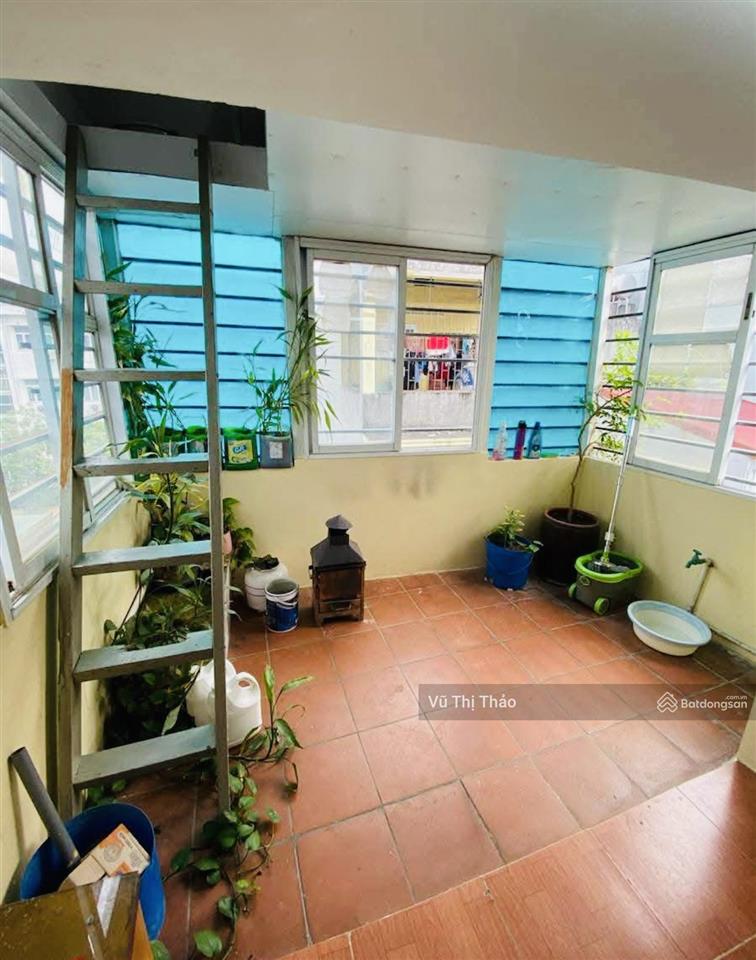 Chính chủ bán nhà tập thể láng hạ, thái hà, 120m2, 4 ngủ, 2wc, lô góc, có sân để xe ô tô miễn phí