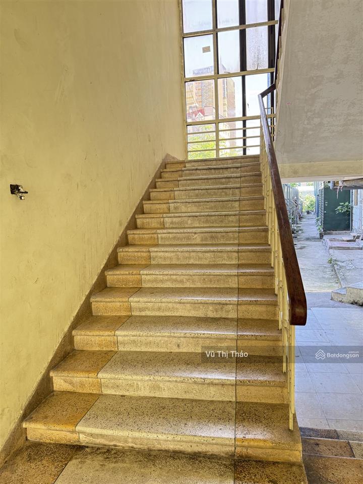 Chính chủ bán nhà tập thể kim liên, phương mai, đống đa, 80m, 3 ngủ, 2wc, chia 2 căn, có sổ đỏ