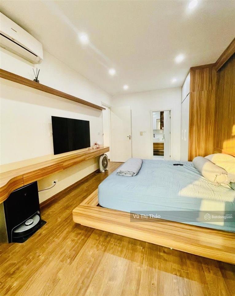 Chính chủ bán nhà tập thể đường phương mai, kim liên, 140m2, mặt phố lớn, sổ đỏ lâu dài, lô góc