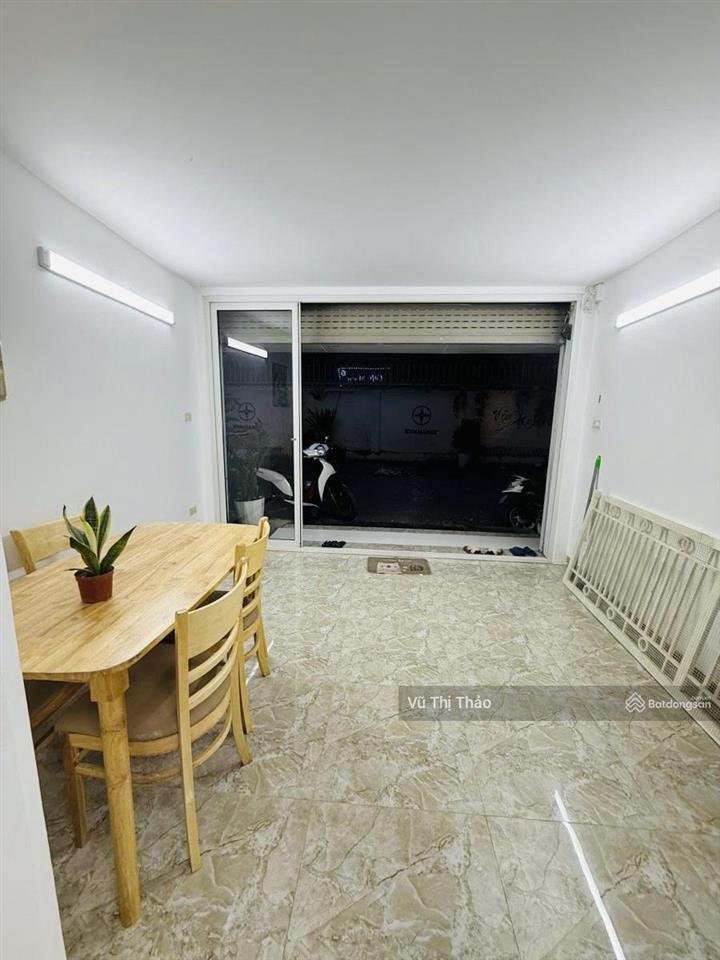 Chính chủ cho thuê tập thể tầng 1 phương mai, 50m2 ô tô đỗ cửa, vừa ở vừa kd tốt, không làm hàng ăn