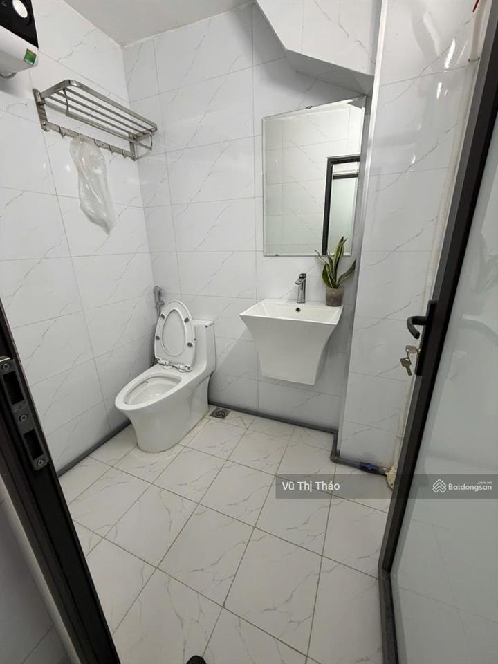 Chính chủ cho thuê tập thể tầng 1 phương mai, 50m2 ô tô đỗ cửa, vừa ở vừa kd tốt, không làm hàng ăn