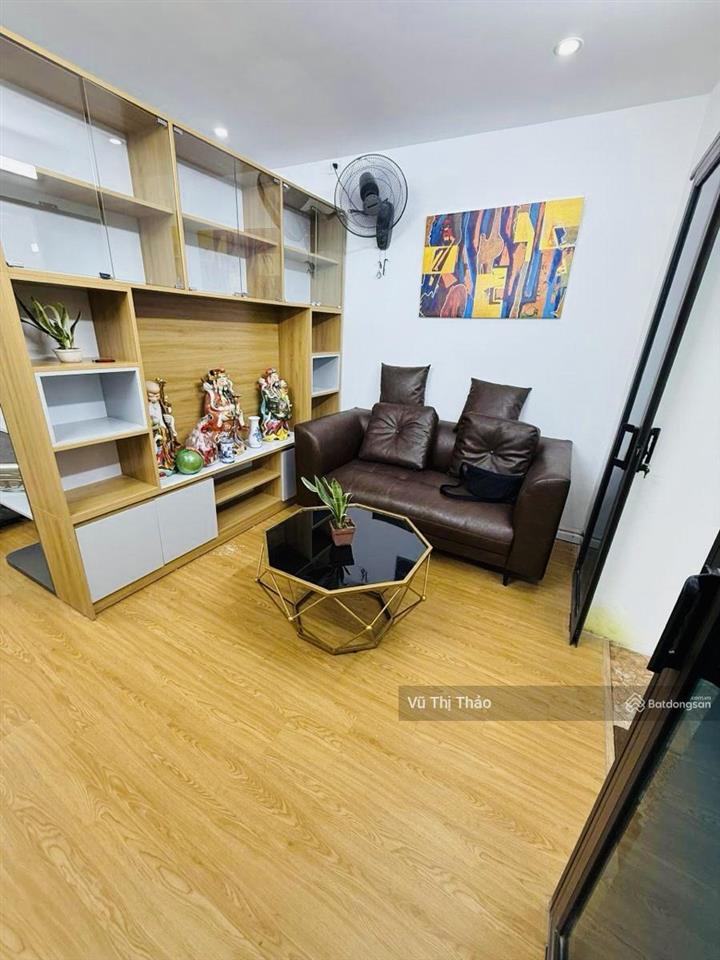 Chính chủ cho thuê tập thể tầng 1 phương mai, 50m2 ô tô đỗ cửa, vừa ở vừa kd tốt, không làm hàng ăn