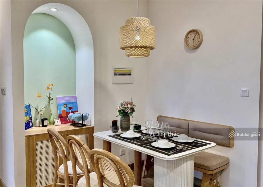Chính chủ bán 2 sàn nhà tập thể 100m2, kim mã, sổ đỏ lâu dài, ô tô đỗ cửa, nhà rất thoáng, bán gấp