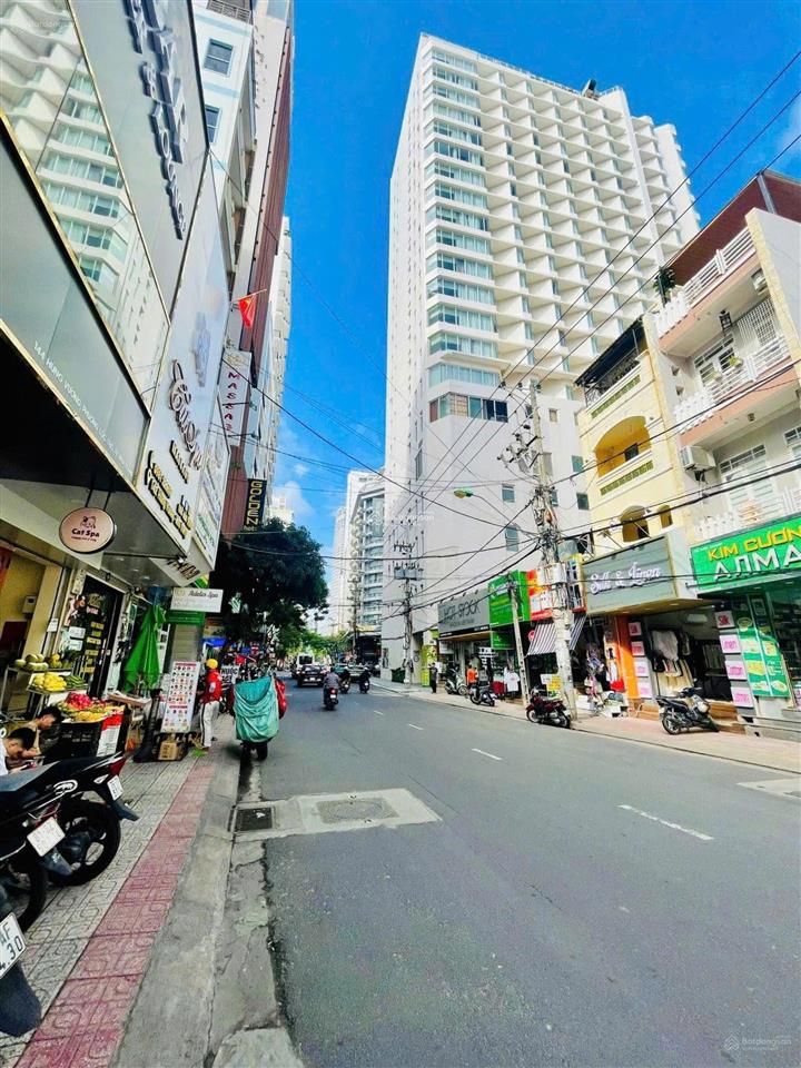 Cho thuê nhà hàng 2 mặt tiền, trung tâm phố tây hùng vương  nha trang