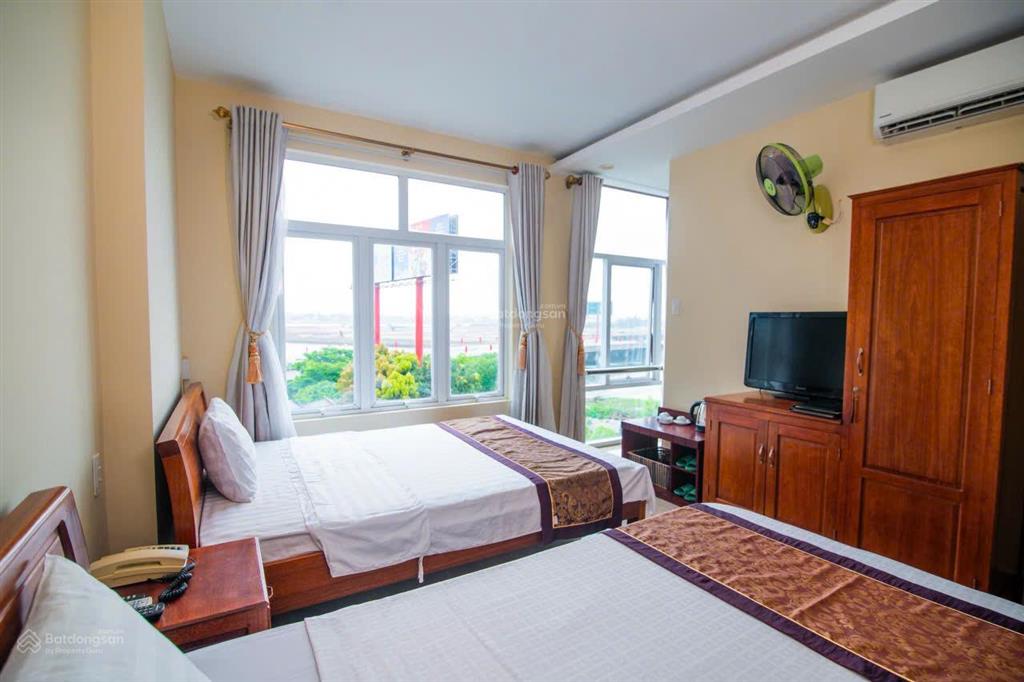 Bán combo khách sạn + nhà hàng view sông đồng hới dòng tiền 180tr/tháng, chỉ 46 tỷ