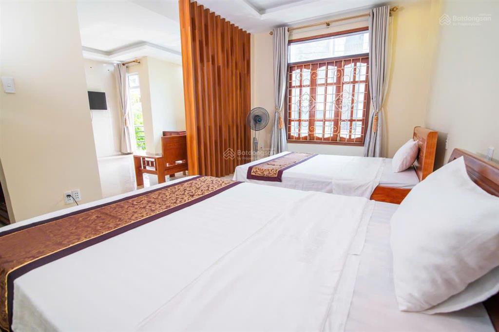 Bán combo khách sạn + nhà hàng view sông đồng hới dòng tiền 180tr/tháng, chỉ 46 tỷ