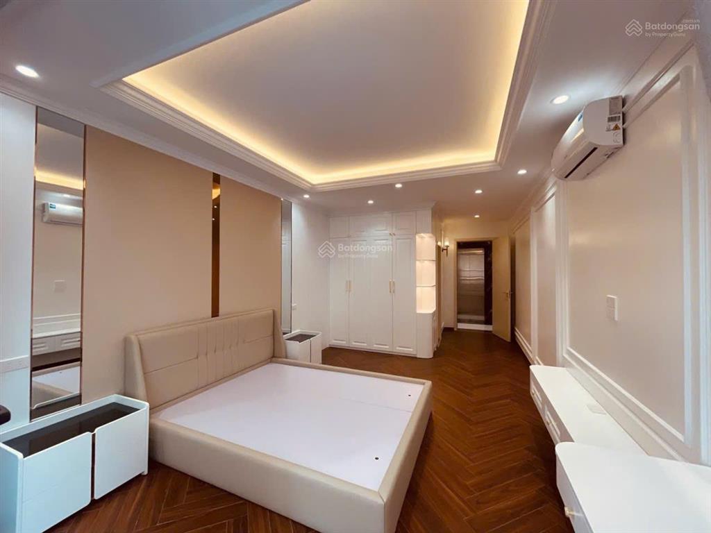 Víp đặc biệt, giáp bát, hoàng mai nhà mới keng thang máy ô tô đỗ cửa full nội thất cao cấp
