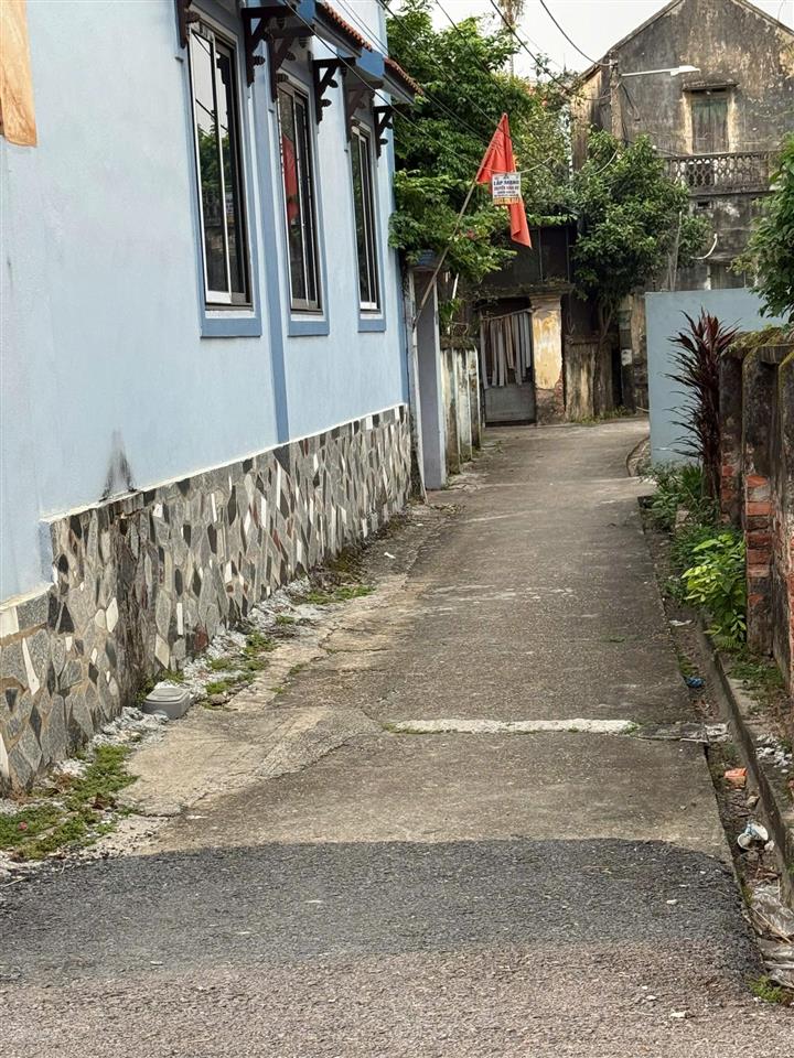 Đất kiêu kỵ  gia lâm 40m2 giá chỉ 3.5 tỷ có thương lượng, hiếm lắm ạ