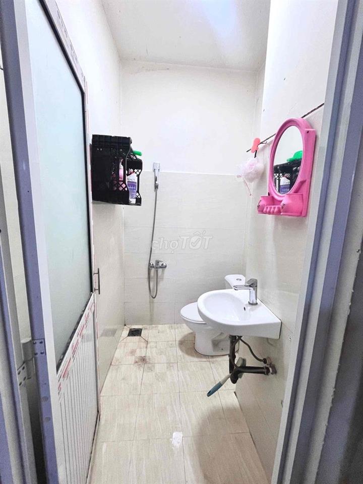 cho thuê phòng trọ bến Bình Đông 16m2 2tr8