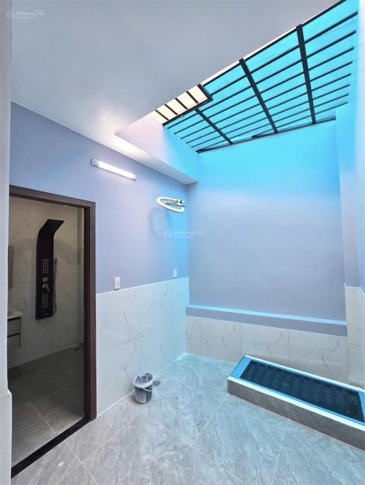 Nhà mới trệt lầu để lại nội thất cơ bản, gần ngã tư hội nghĩa, tân uyên, bình dương