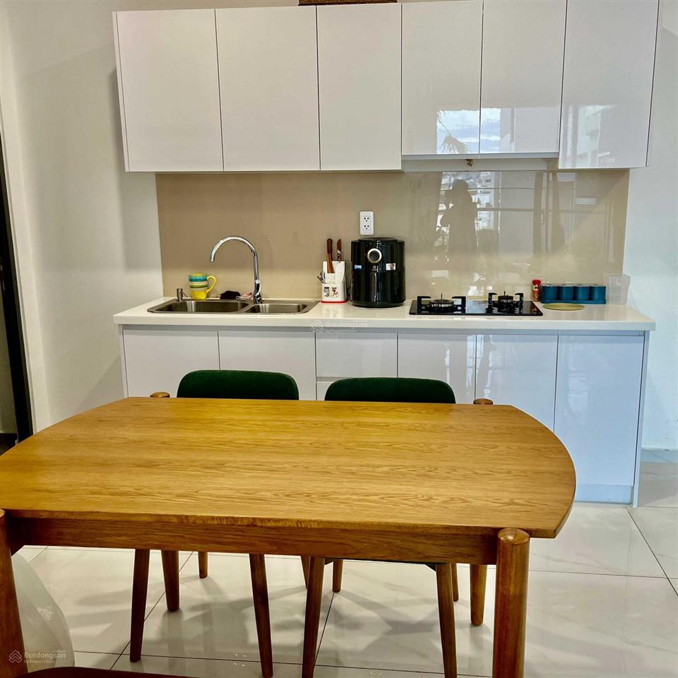 Cho thuê 3pn có nội thất 1416tr