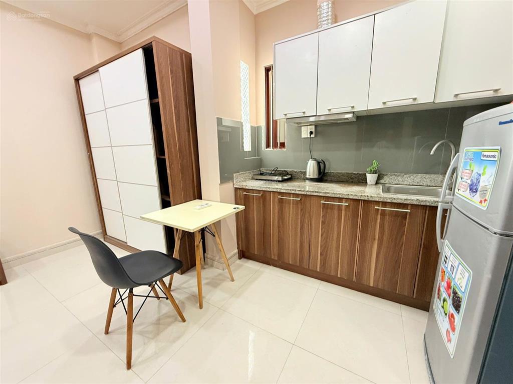 Phòng trống giao ngay trong tháng, ngay trung tâm quận 10 3.600.000/tháng