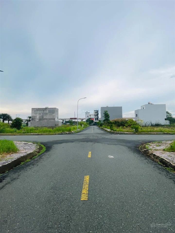 Bán đất nền dự án centana city, trường lưu, dt 82 m2 giá 4,85 tỷ