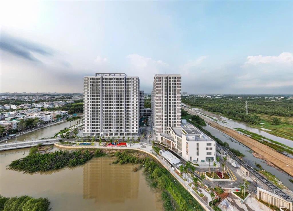 Lô duy nhất thông ra 6 block căn hộ trong kdc centana, gần sông dt 56,4m2 giá 4,5 tỷ