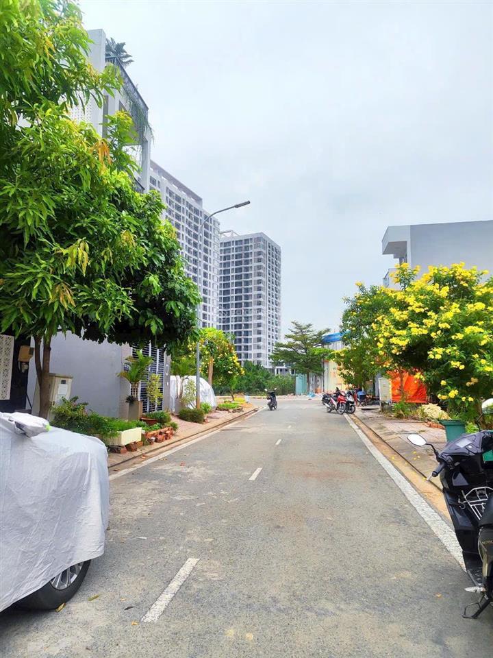 Lô duy nhất thông ra 6 block căn hộ trong kdc centana, gần sông dt 56,4m2 giá 4,5 tỷ