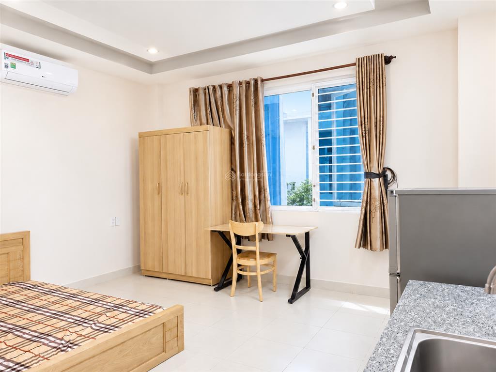 Cho thuê phòng full nội thất, ban công rộng view nhà thi đấu phú thọ, quận 10