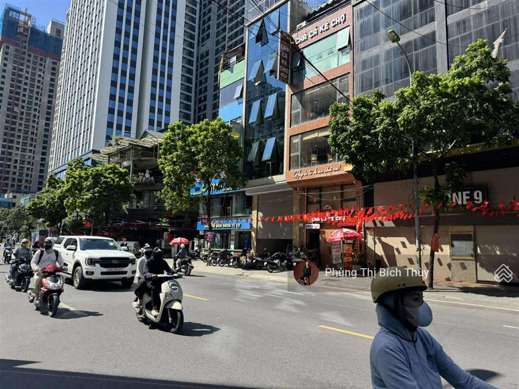 Bán gấp nhà 2 thoáng  mặt phố xã đàn ô chợ dừa 1 mặt ngõ 1 mặt phố 139m2 43 tỷ