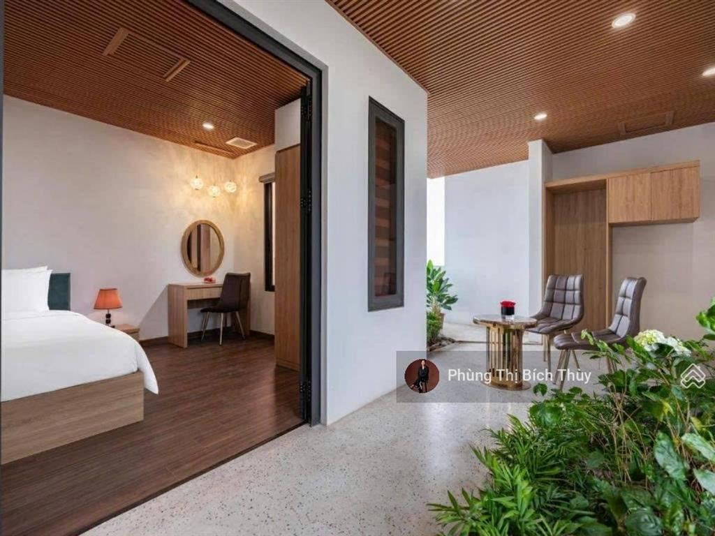 (chính chủ) bán ks phố xuân diệu  quảng an  view hồ 35 phòng  265m2  165 tỷ  hđ 600 tr/tháng