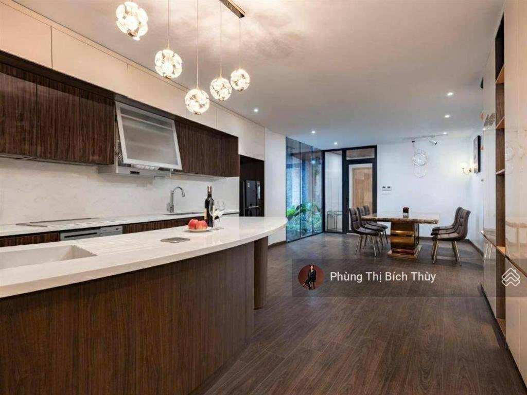 (chính chủ) bán ks phố xuân diệu  quảng an  view hồ 35 phòng  265m2  165 tỷ  hđ 600 tr/tháng