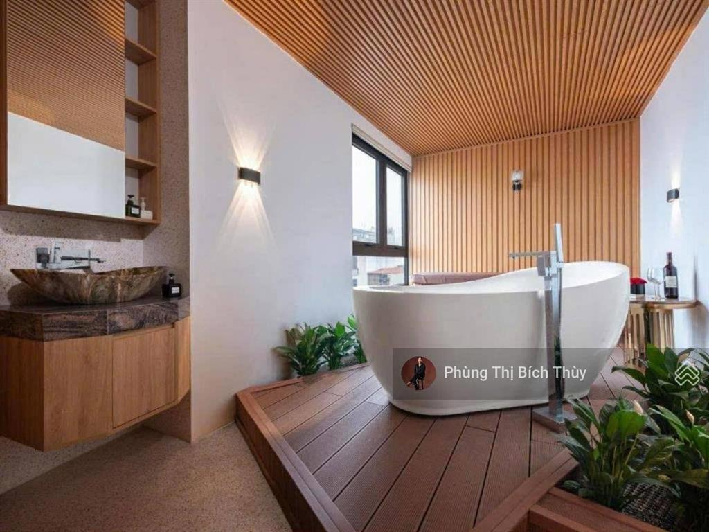 (chính chủ) bán ks phố xuân diệu  quảng an  view hồ 35 phòng  265m2  165 tỷ  hđ 600 tr/tháng