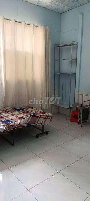 Cho thuê phòng trọ giá rẻ, có máy lạnh, gần KCNC