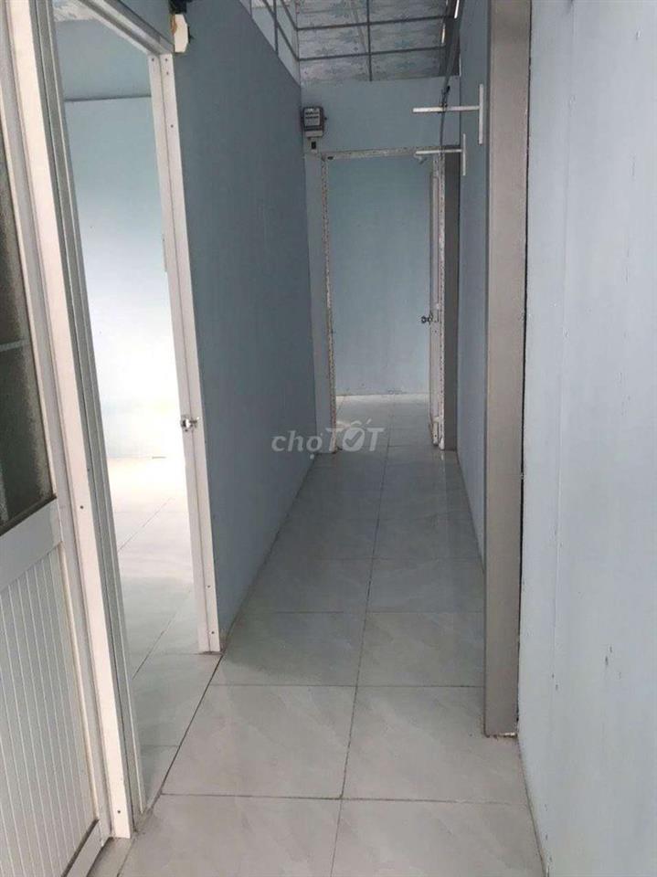 Cho thuê phòng trọ giá rẻ, có máy lạnh, gần KCNC